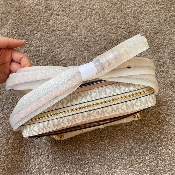 SOLD ✨ Michael Kors Jet Set Logo Crossbody Purse - Picture 3 of 14